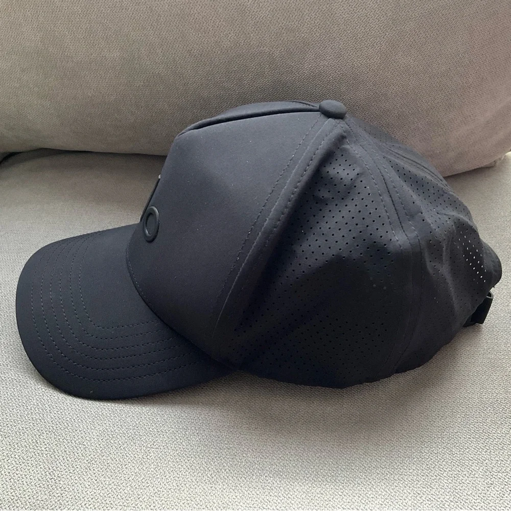Alo Yoga Performance District Trucker Hat Black